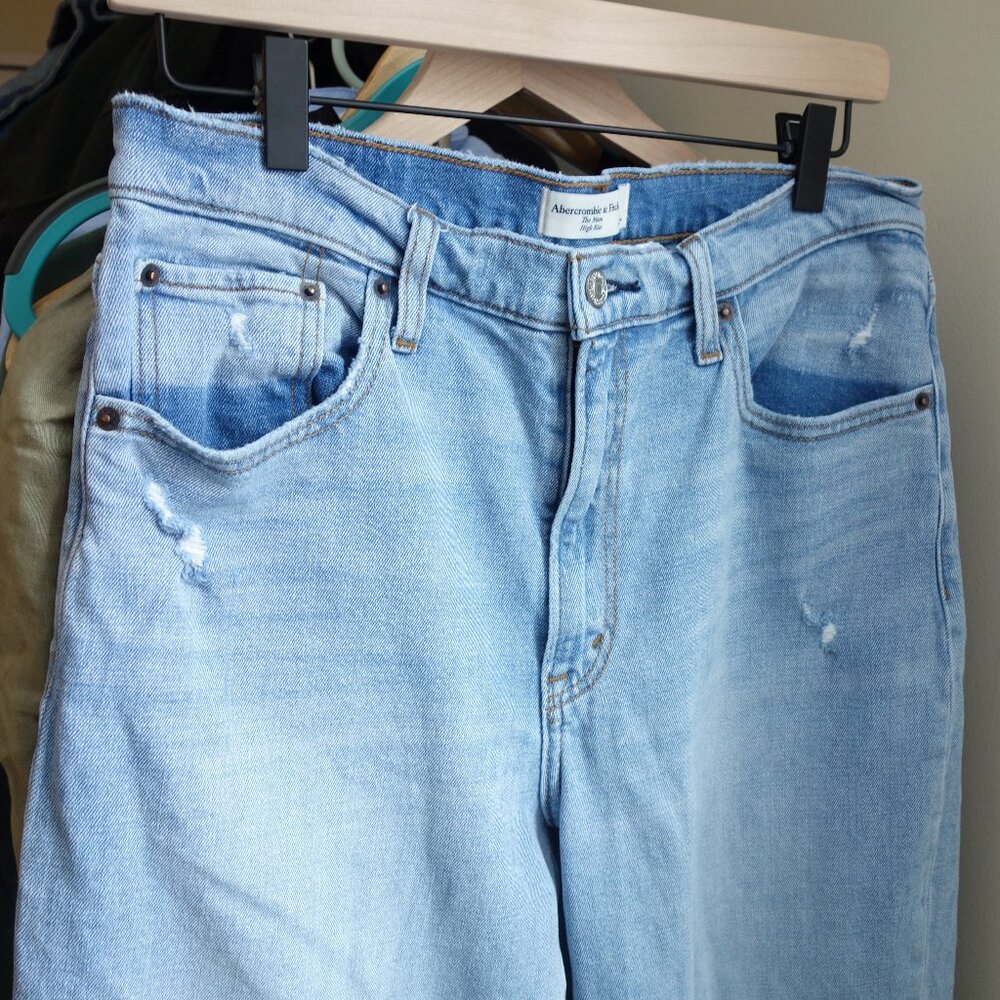 Abercrombie "the MOM" High Rise Jean - Size 10/30 - Light wash distressed